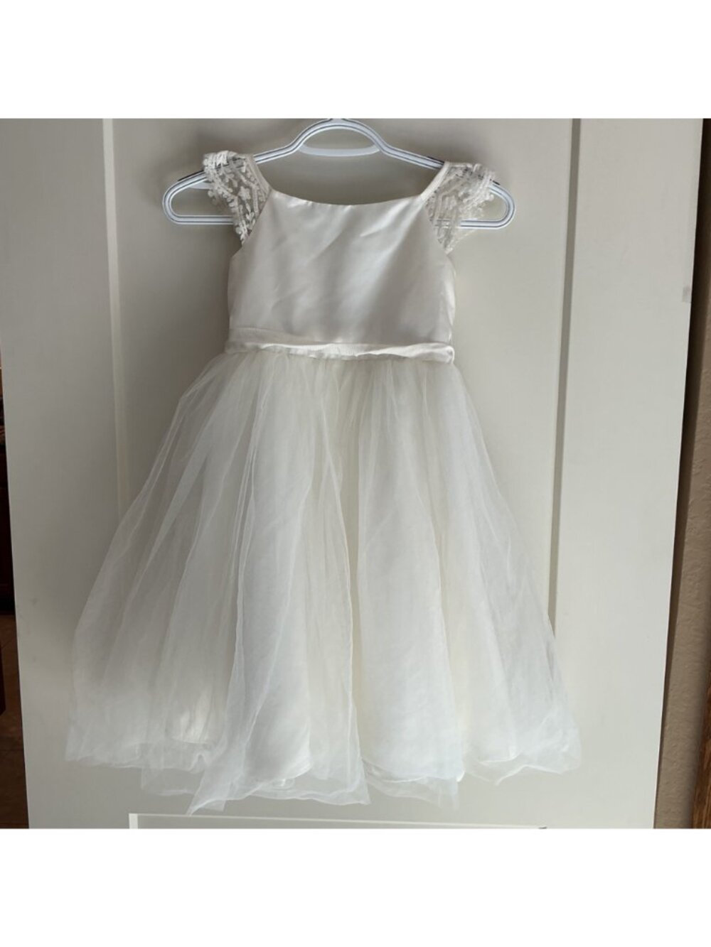 Davids Bridal Ivory Flower Girl Dress With Lace Cap Sleeves & Tulle Skirt Size 5 - Picture 2 of 10